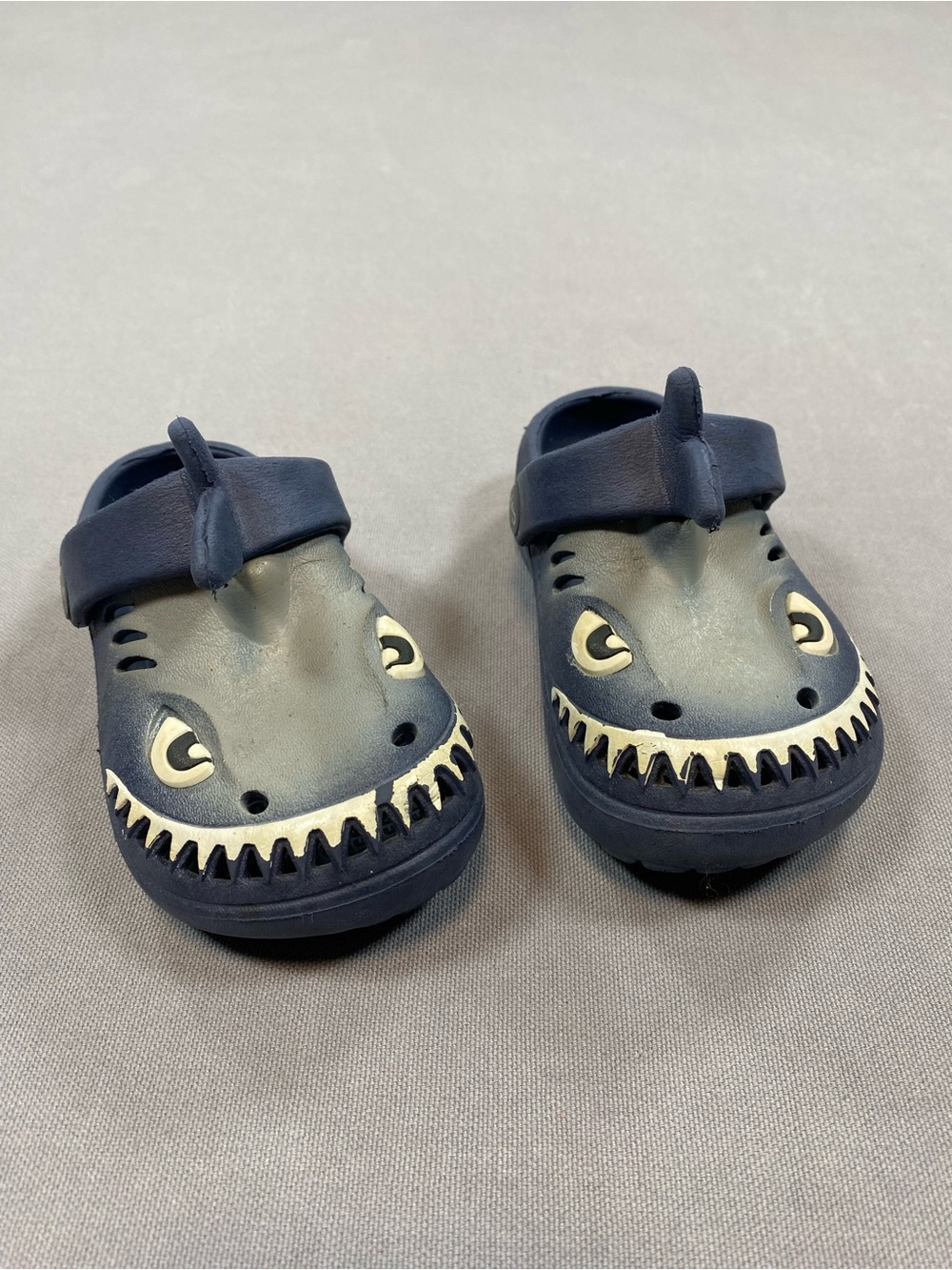 Capelli of New York Navy and Light Gray Shark Clog Sandals for Kids